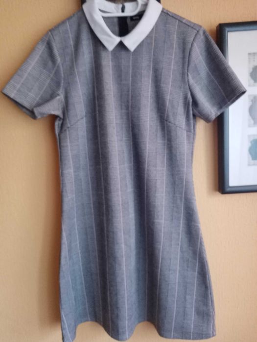 Sukienka w kratkę  z białym kołnierzykiem nowa