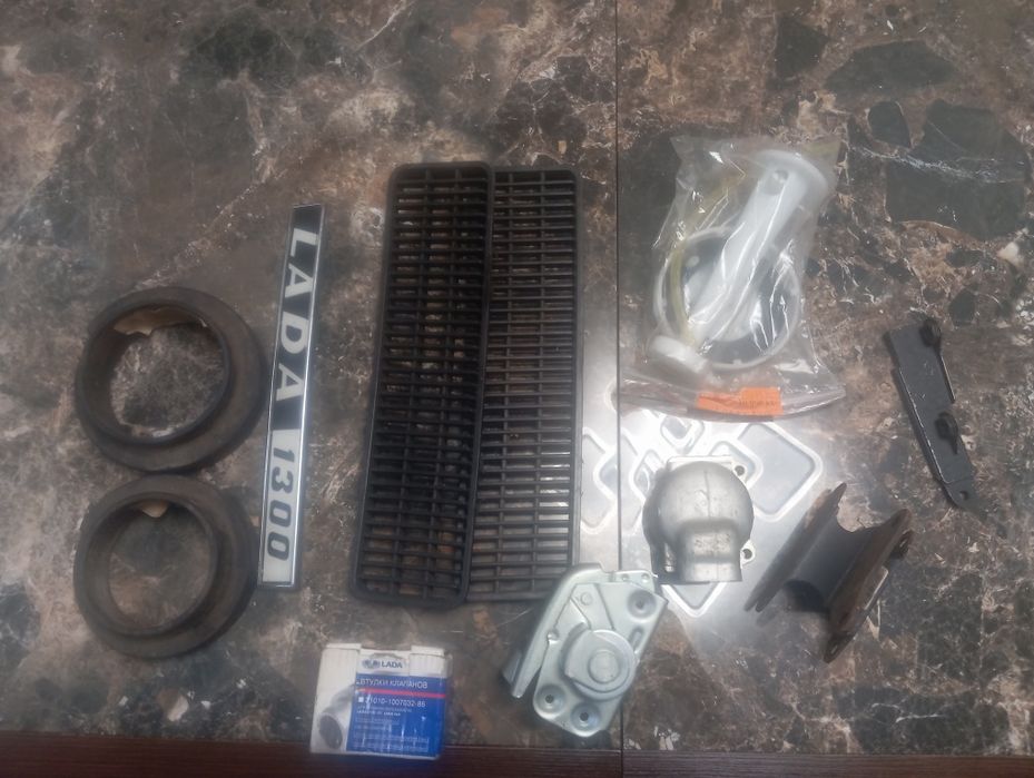 Замок двері 2101  03 02 06 подушка КПП направляючі клапанів табличка