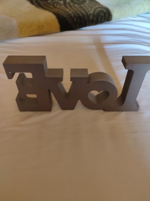 Napis Love dekoracja