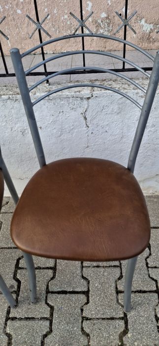 Cadeiras com acento almofadado