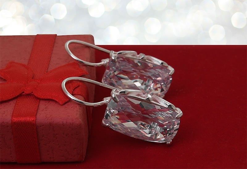 Kolczyki srebrne pr.925 z dużą białą cyrkonią