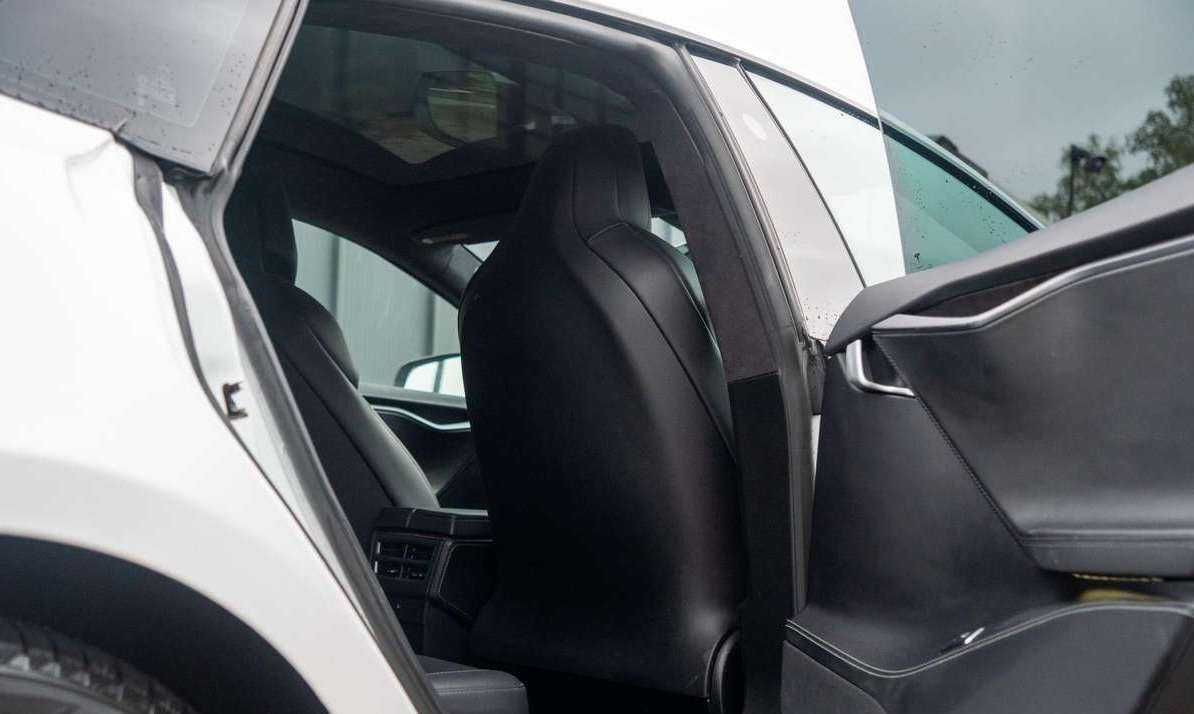 Tesla model s 2018 року