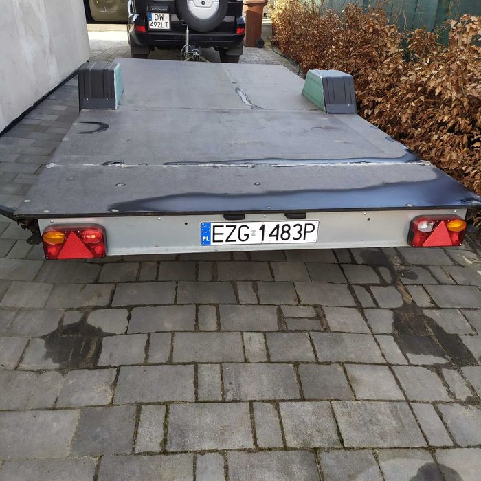 Przyczepa samochodowa