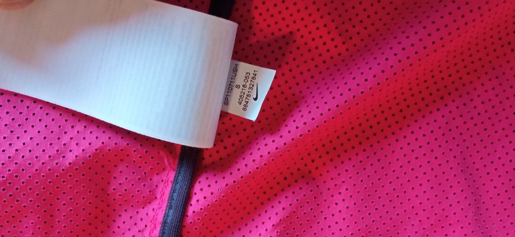 Sportowa kurtka NIKE rozm. S / wiatrówka do biegania.