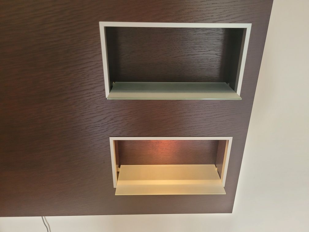 Panel ścienny  z 2 pólkami