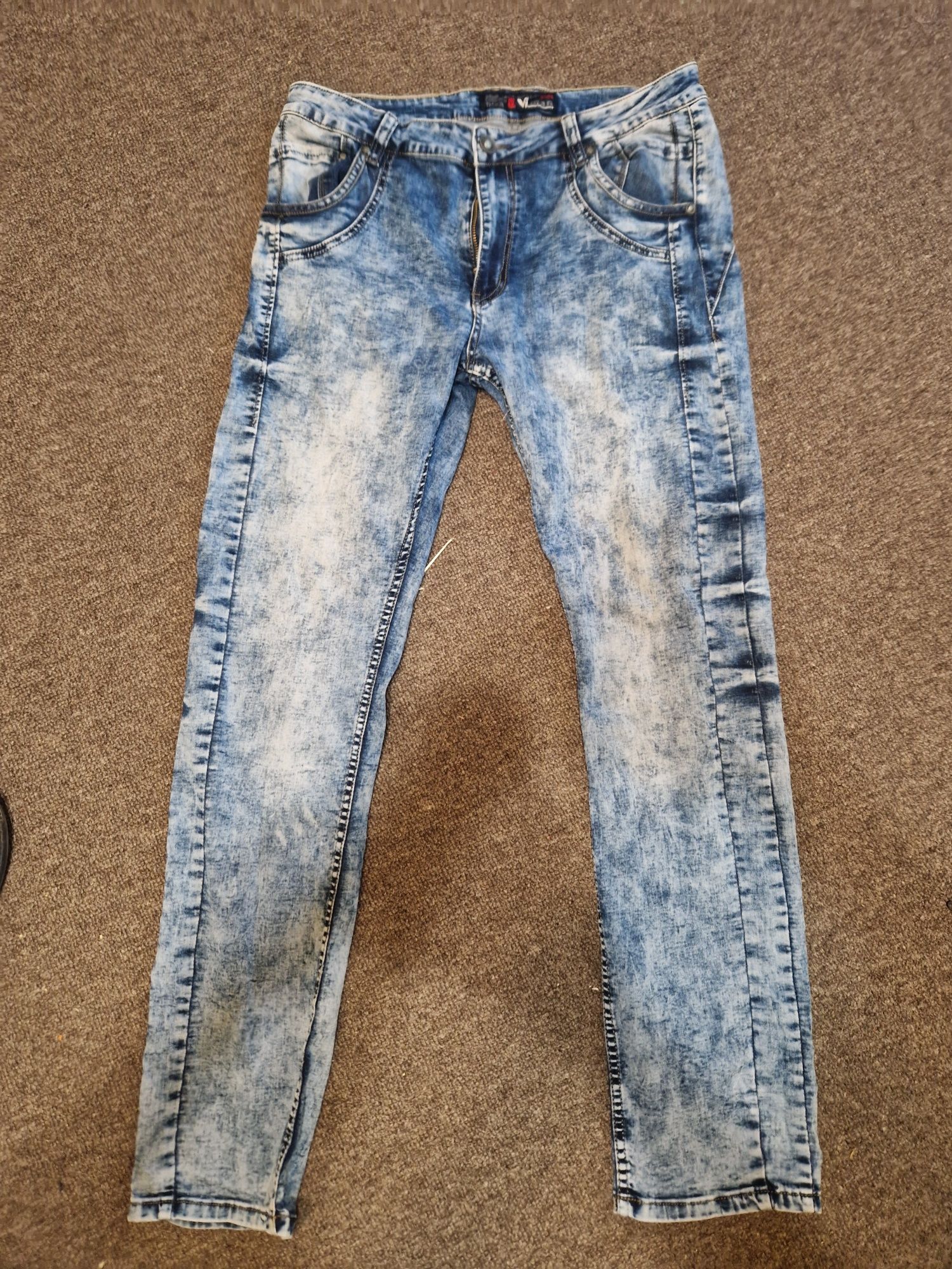 Piękne Nowe jeansy z elastanem R38