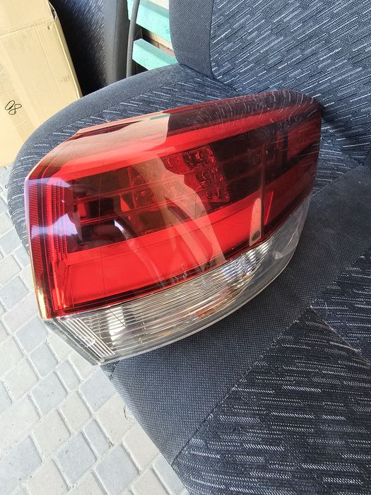 Продам оригинальный фонарь хайлендер 2016-19