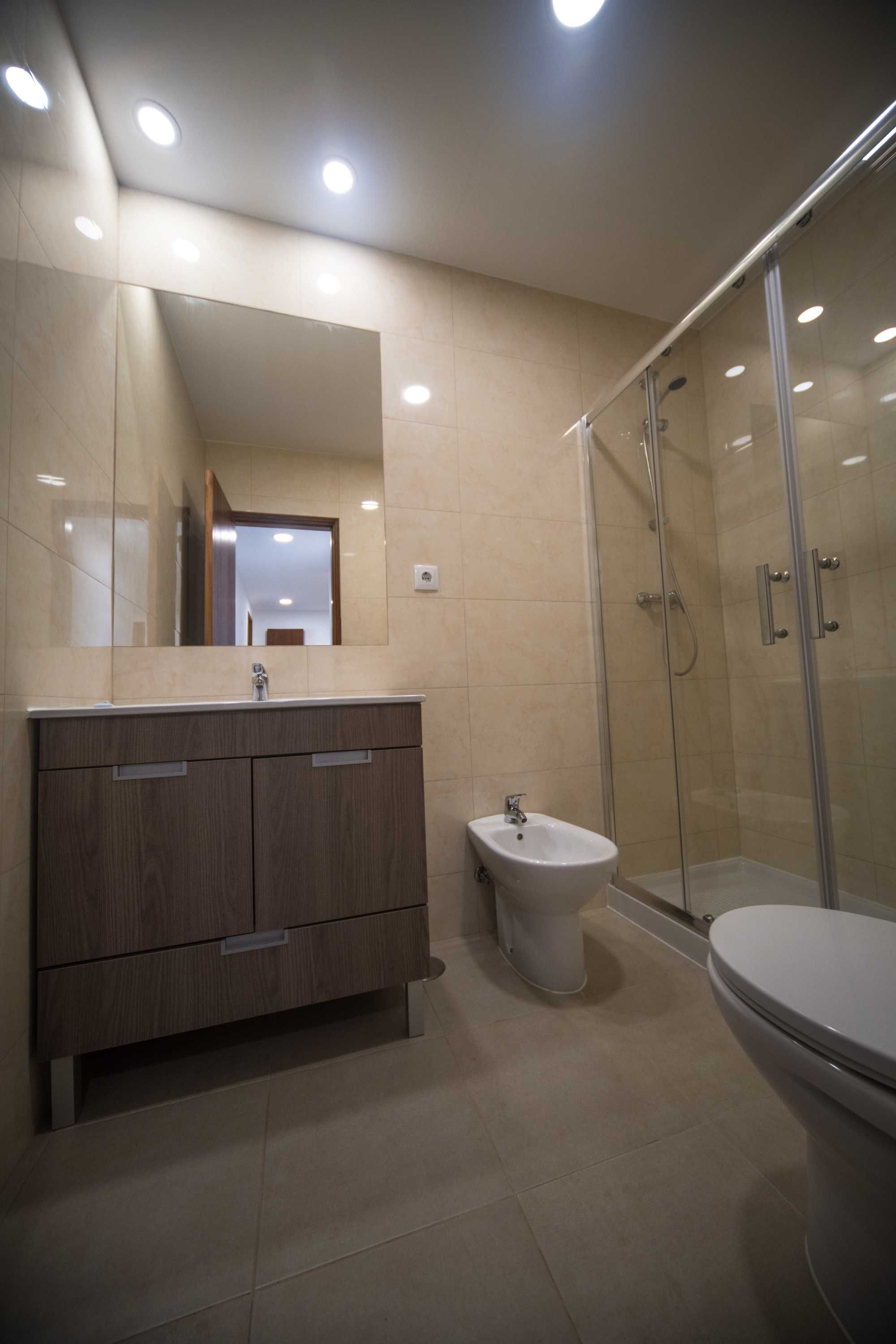 Excelente quarto casal - Centro de Almada