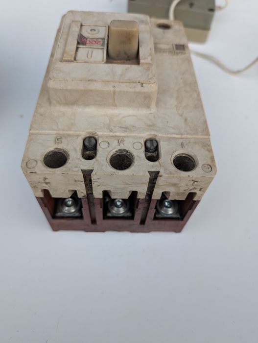 Силовий автомат, вимикач 200 ампер