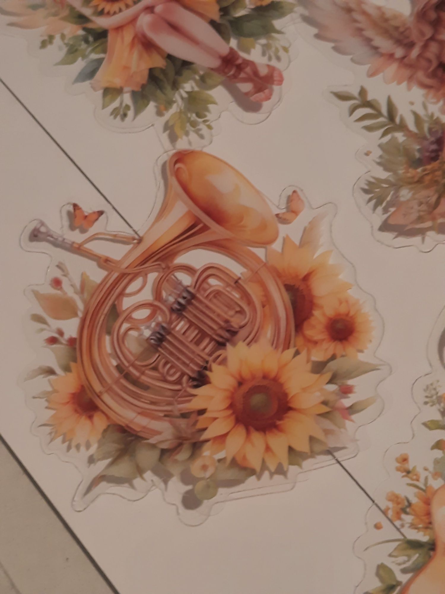 15 stickers, anjos e instrumentos musicais com girassóis. Scrapbooking