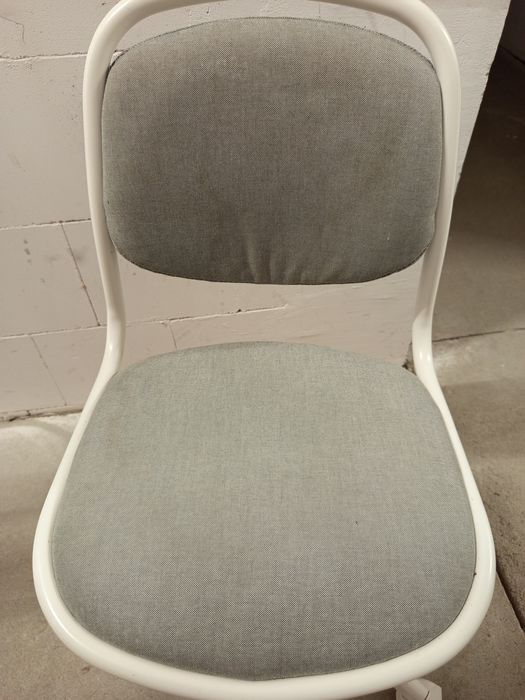 Krzesło IKEA białe