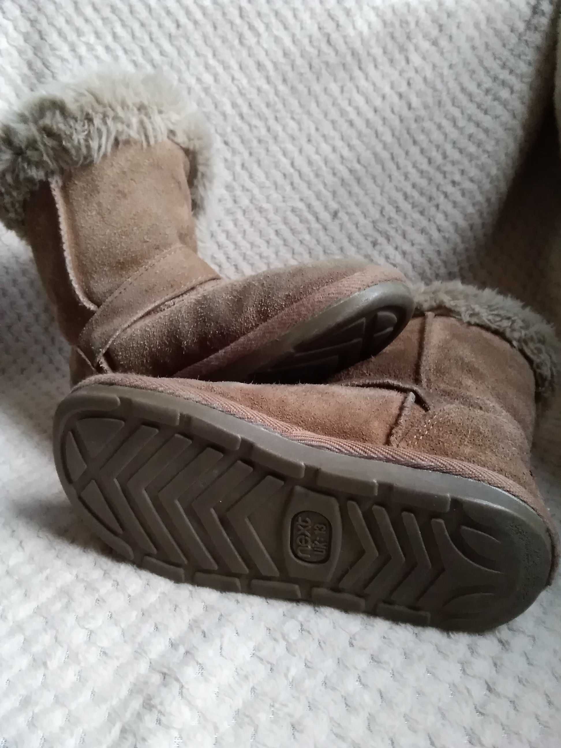 Śliczne buty Emu z futerkiem marki Next, mukluki, saszki