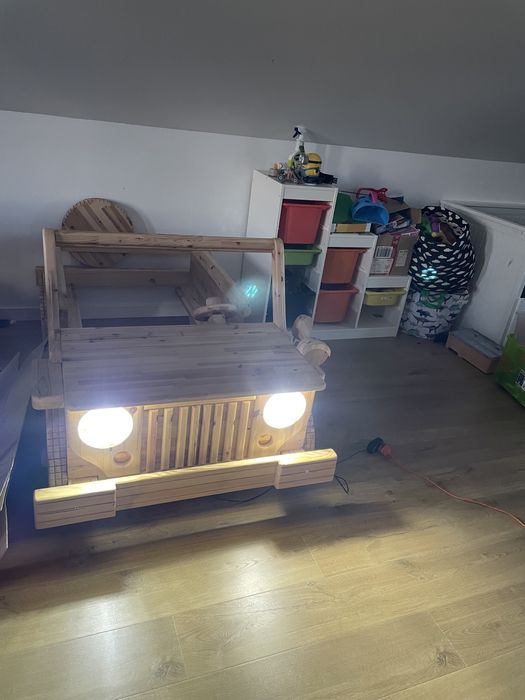 Łóżeczko Jeep z pracowni Senek, lampy Led, okazja