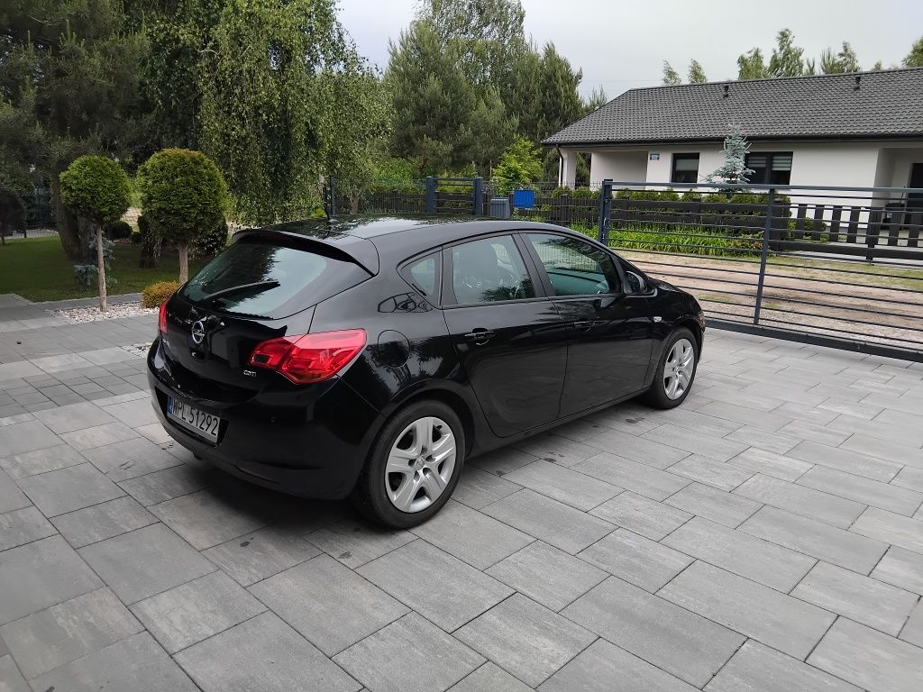 Sprzedam Opel Astra J 2010 1.7 CDTI