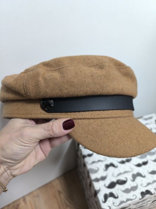 Beret z daszkiem