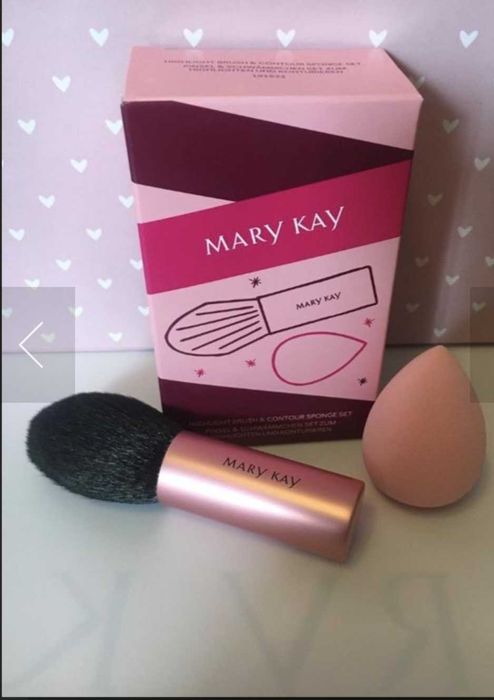 Набір з пензля для хайлайтеру та спонжу для контурингу Mary Kay