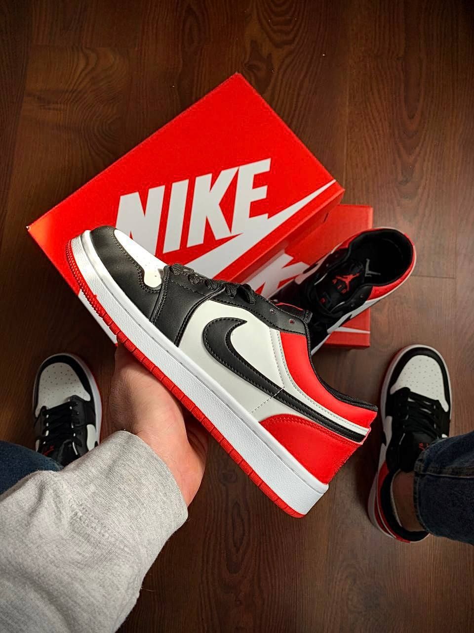 Кросівки Чоловічі Nike Air Jordan 1 low White & Black & Red