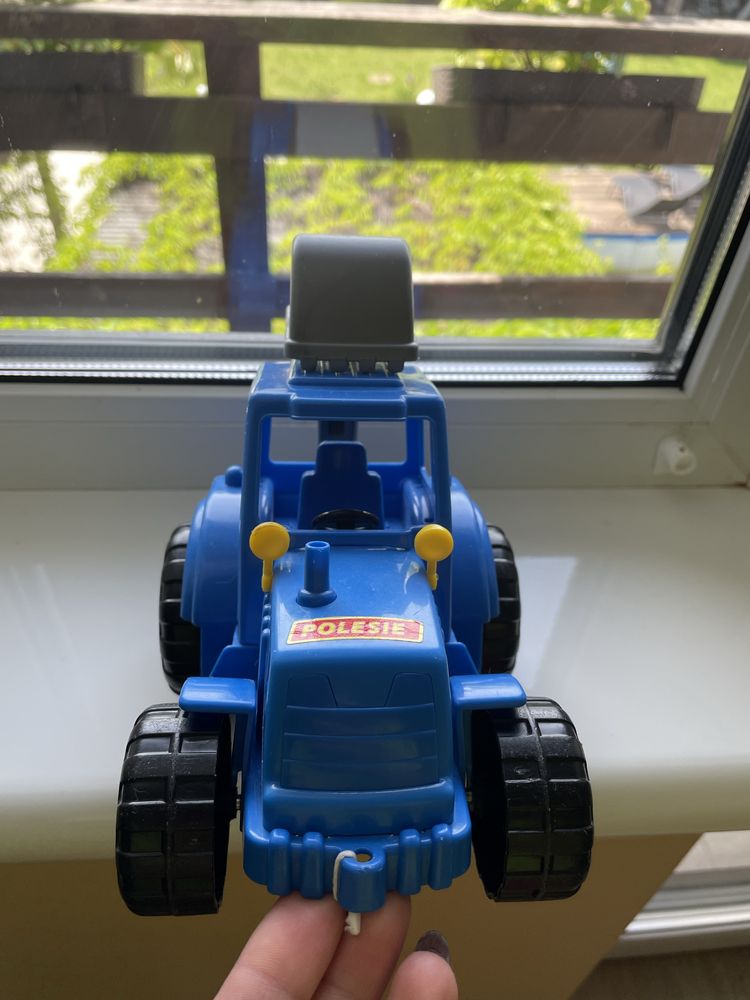 Продам синий трактор