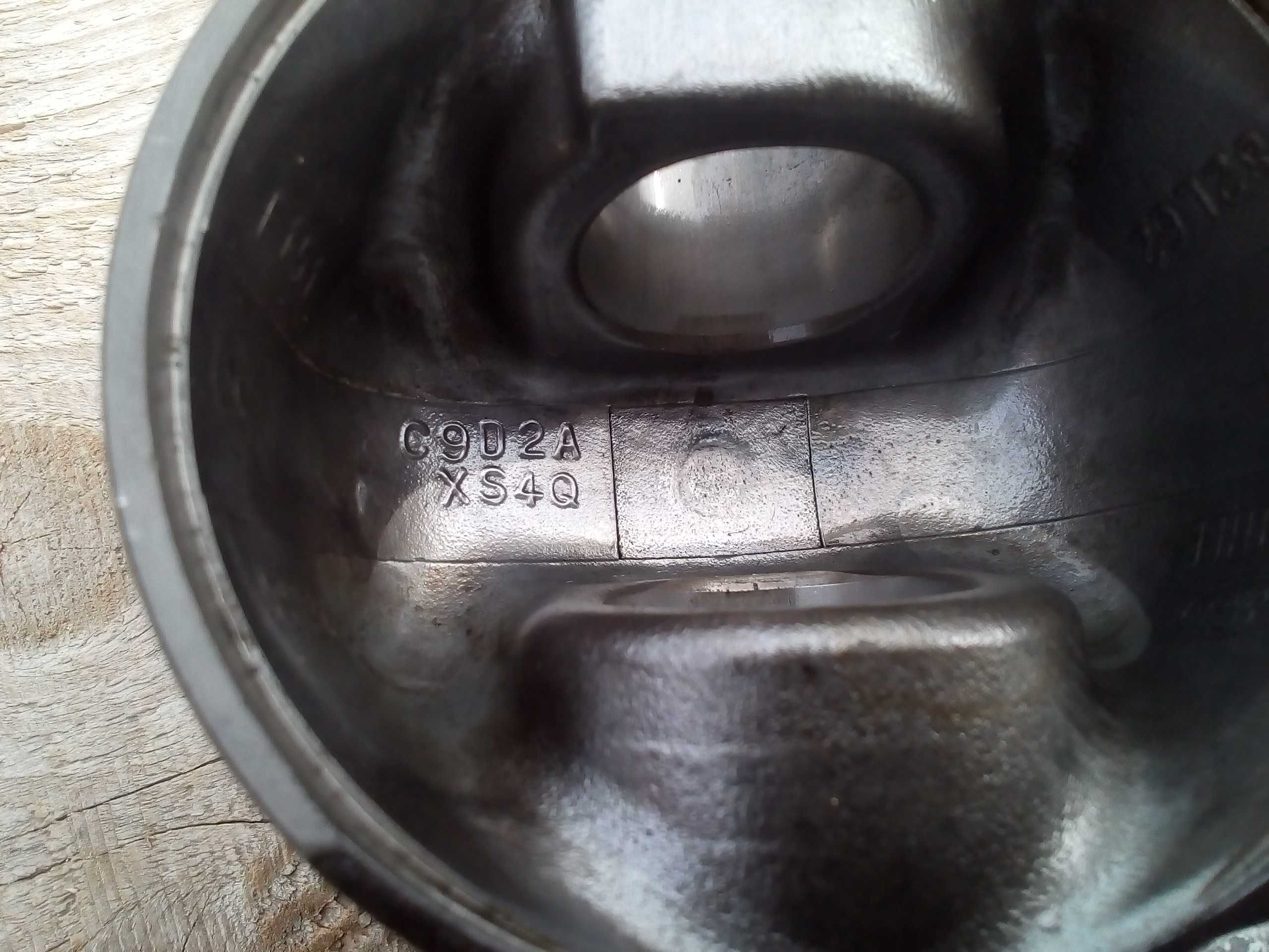Поршень з шатуном Mahle C9D2A XS4Q 82L62 Ford 1.8D Endura DI піддон