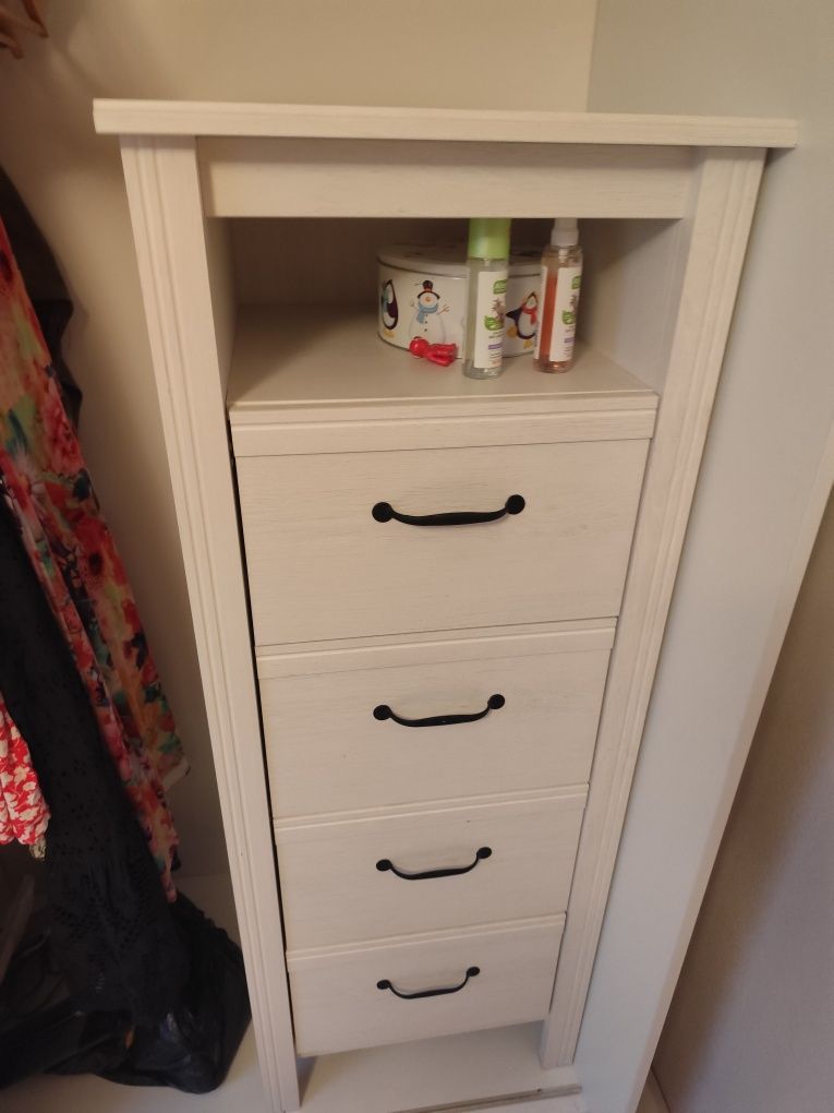 Komoda Ikea brusali biała 4 szuflady wysoka wąska