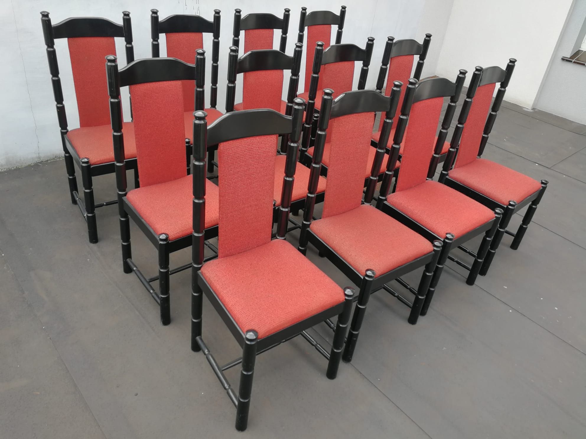 12 porządnych, wygodnych, solidnych krzeseł ZPM Radomsko