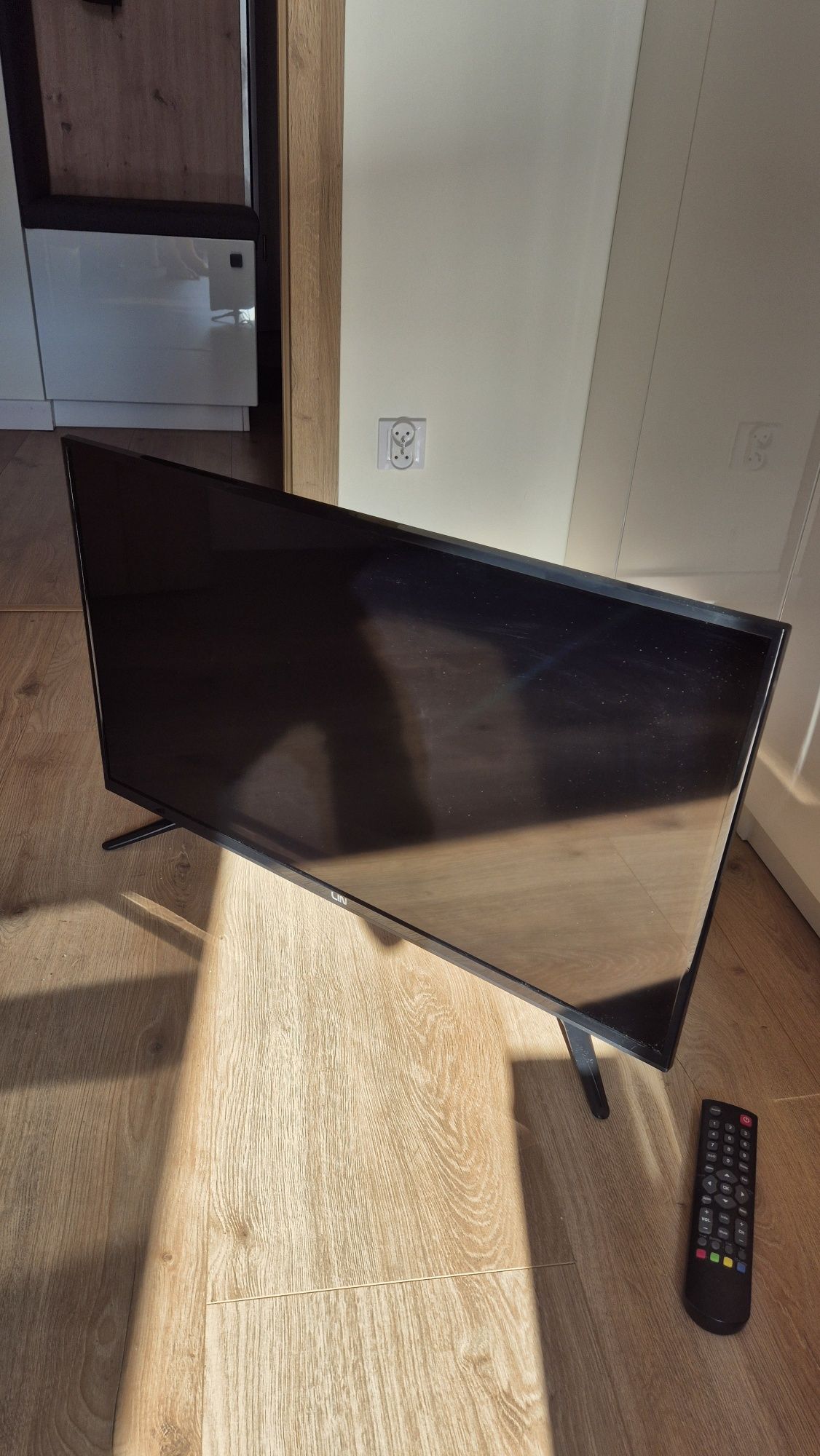 Telewizor LIN TCL 32 cale LED