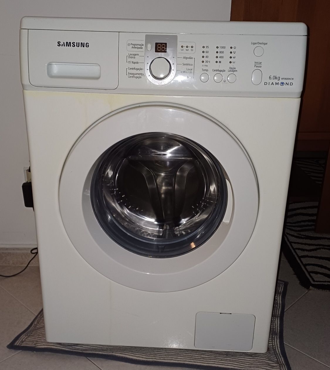 Máquina de lavar avariada para peças