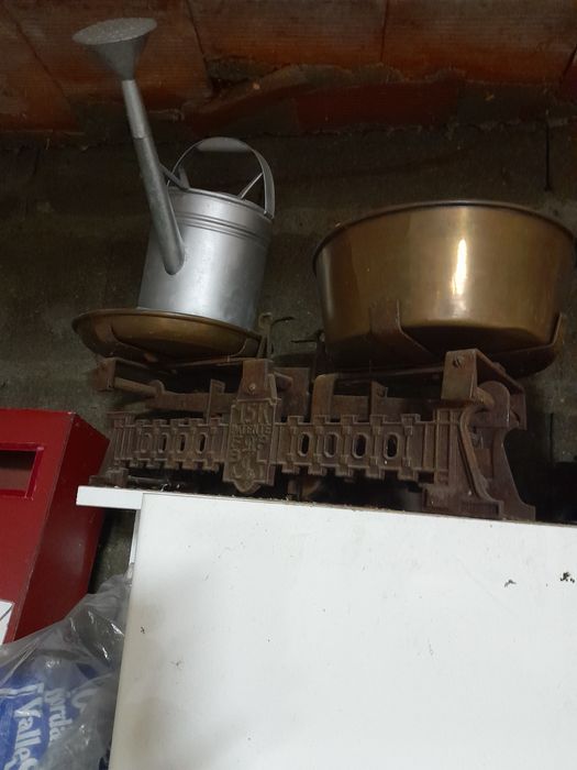 Balança antiga em bom estado