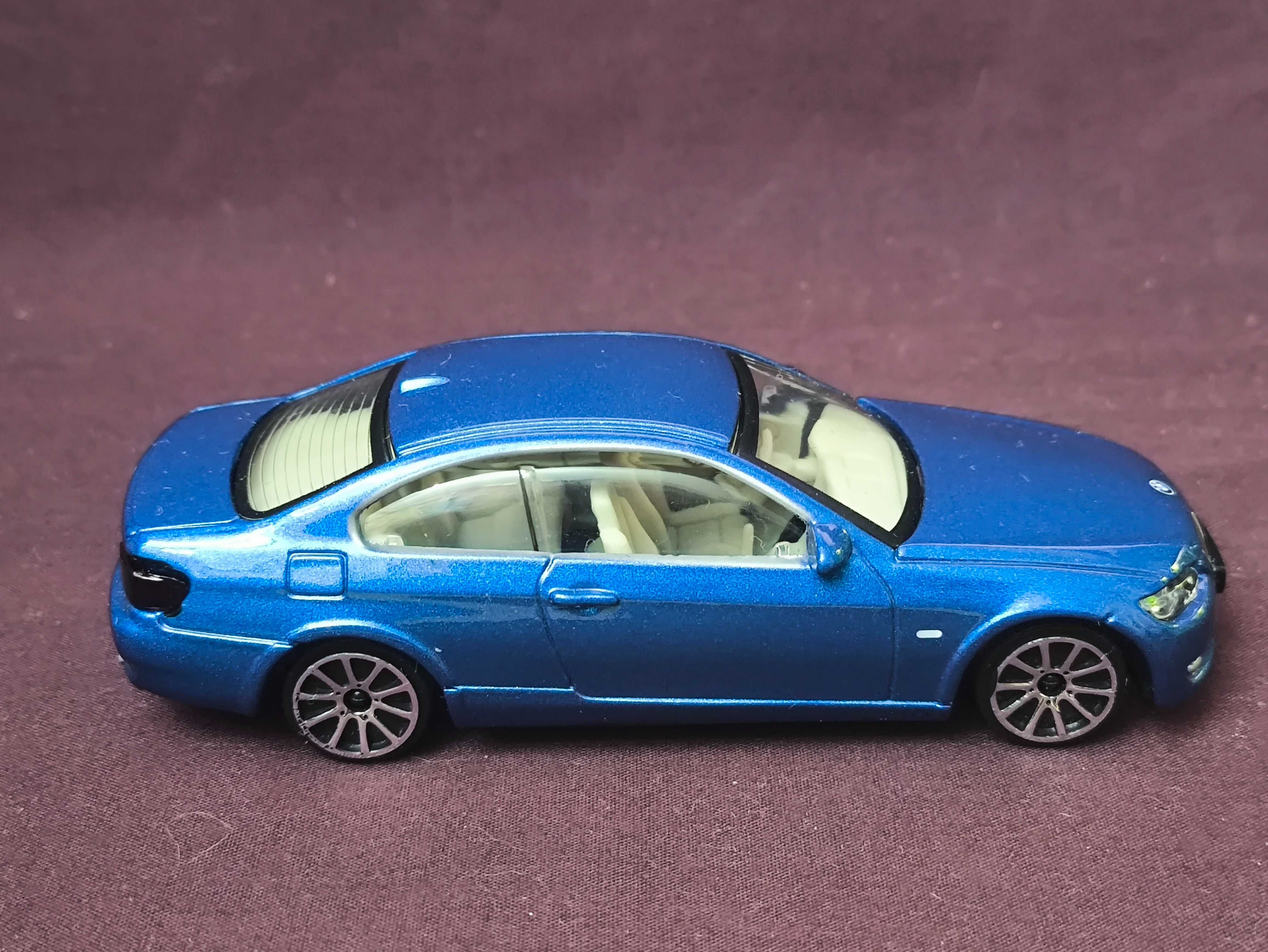 Машинка BMW 335i 1:43 Bburago