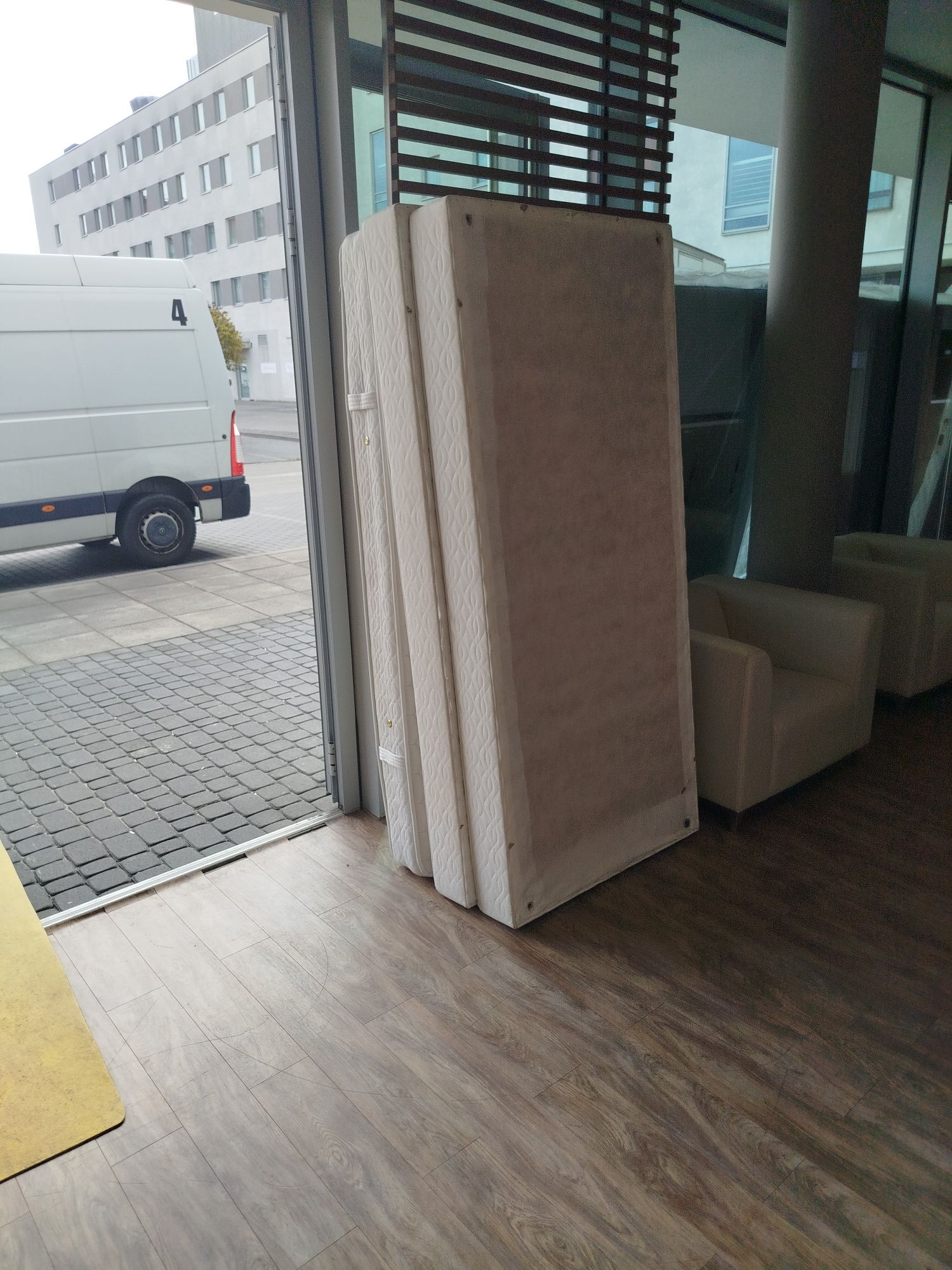 Łóżka i materace 160