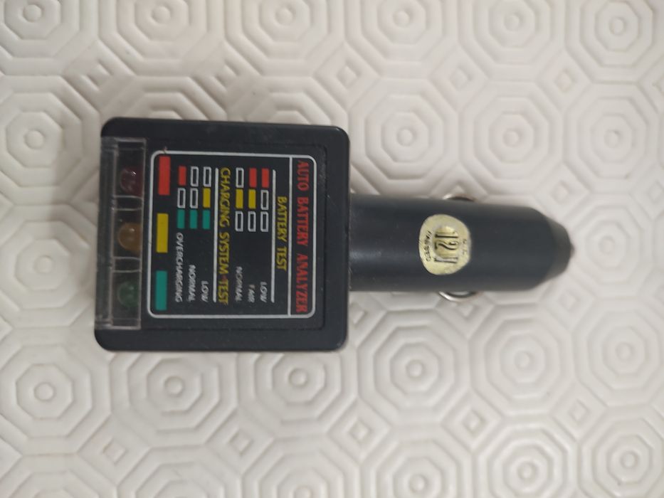 Medidor de voltagem de bateria para isqueiro