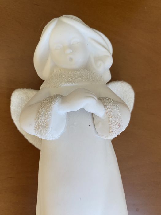 Anjo em loiça branco