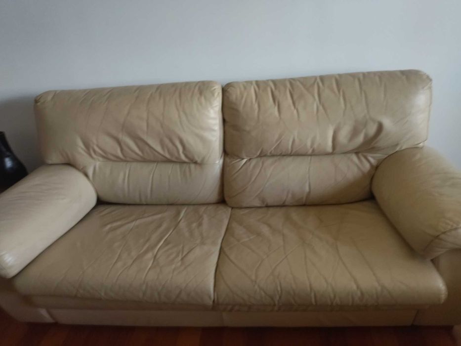 2 Sofás em pele sintética