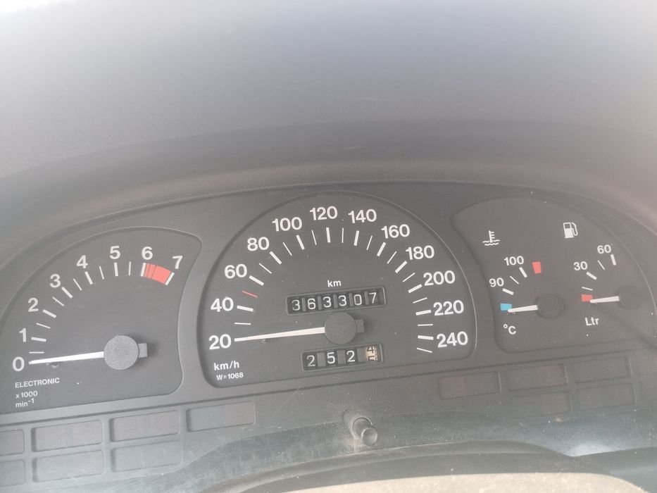 Пролам машину Опель вектор а 95 року