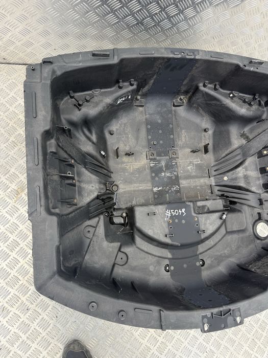 Wanna, wneka kola zapasowego Audi A8 D4