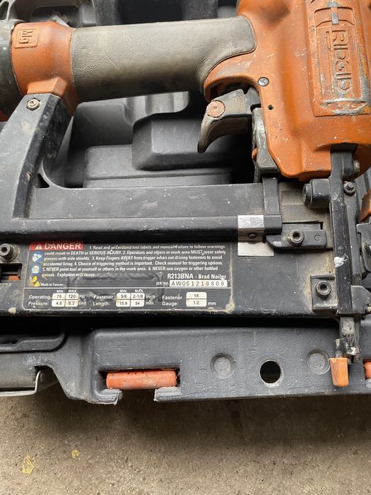 RIDGID r213bna stanley bostitch пневмо пістолет для цвяхів