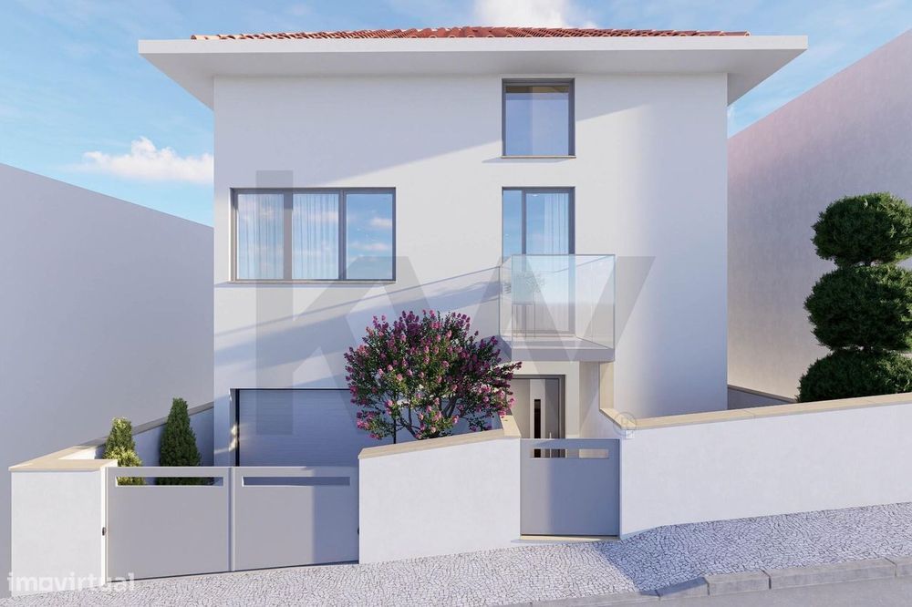 Moradia por Concluir com Garagem e Piscina — Projeto Moderno e Versáti