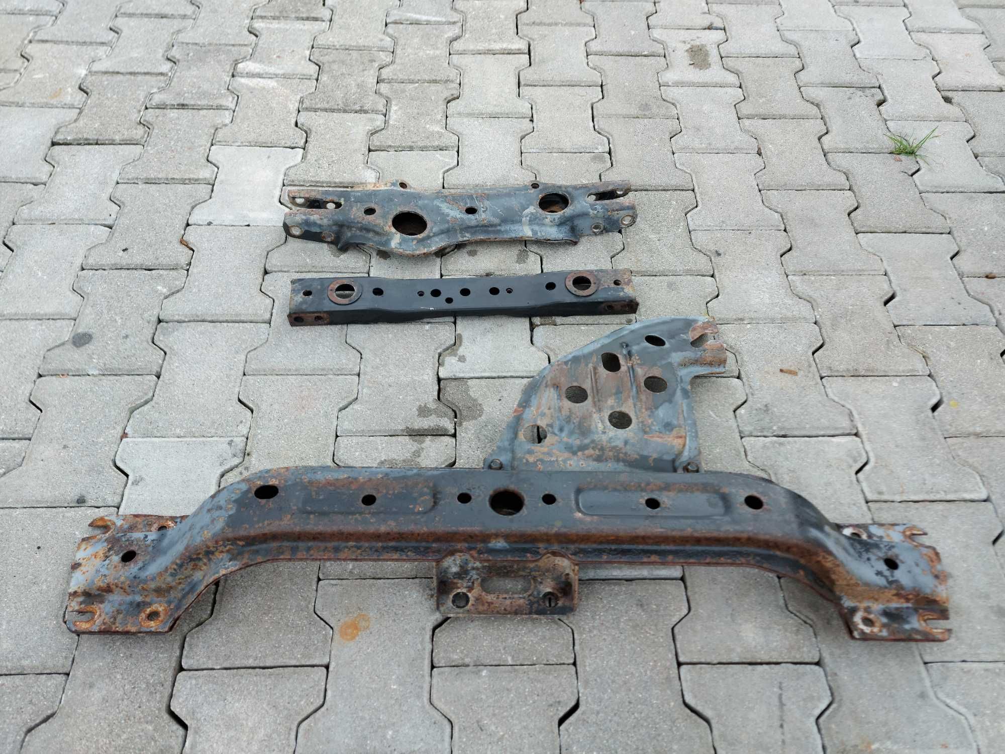 belka wspornik zawieszenia ramy przód FORD RANGER III MAZDA B 2500