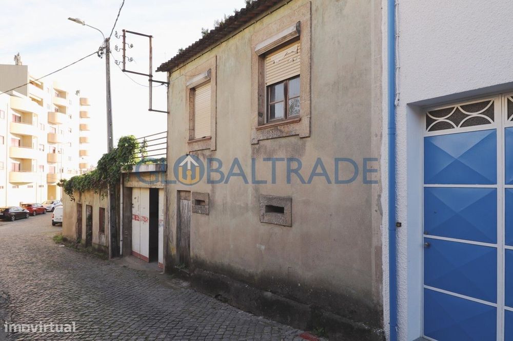 Moradia T3 para recuperar em Baguim do Monte