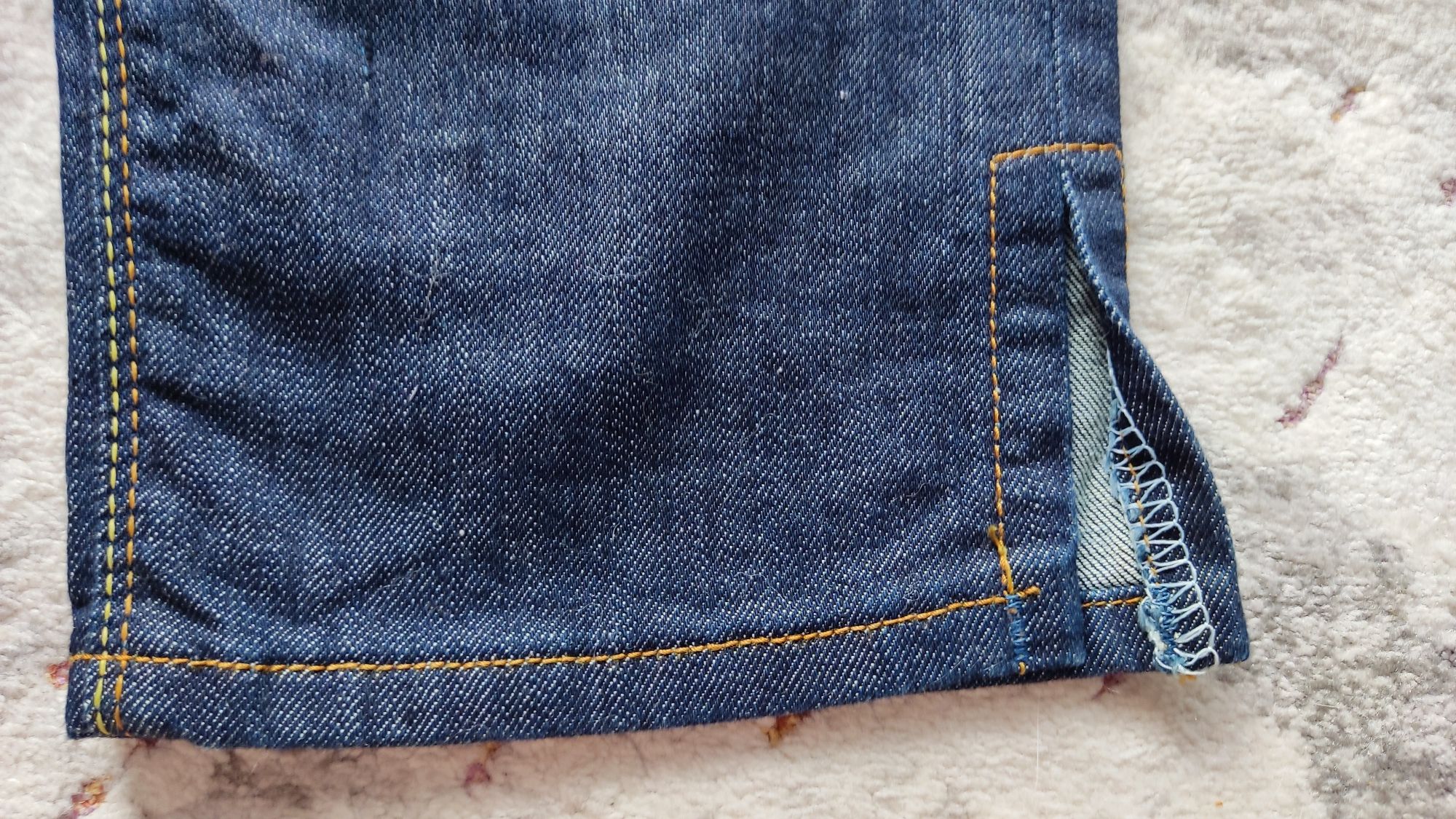 Piękne damskie Levi's y 3/4 długości Pas 76 cm ,stan idealny