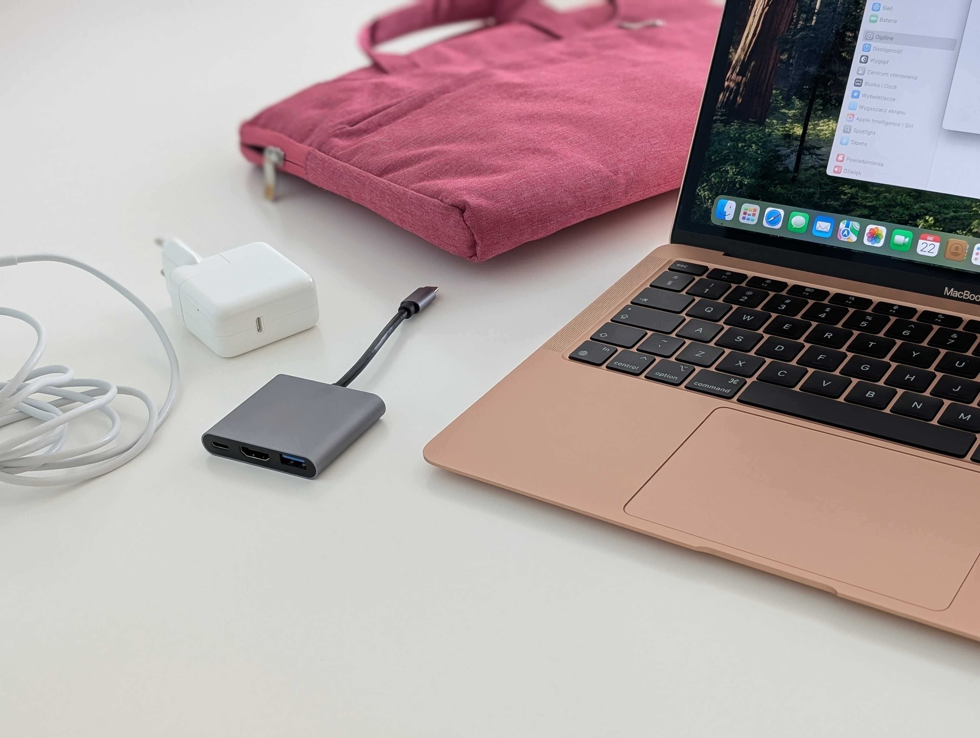 Apple MacBook Air M1 13,3" M1 8GB RAM - Stan idealny 99% + Etui + HUB