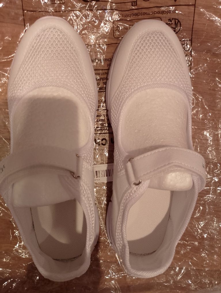 Продам женские новые мокасины