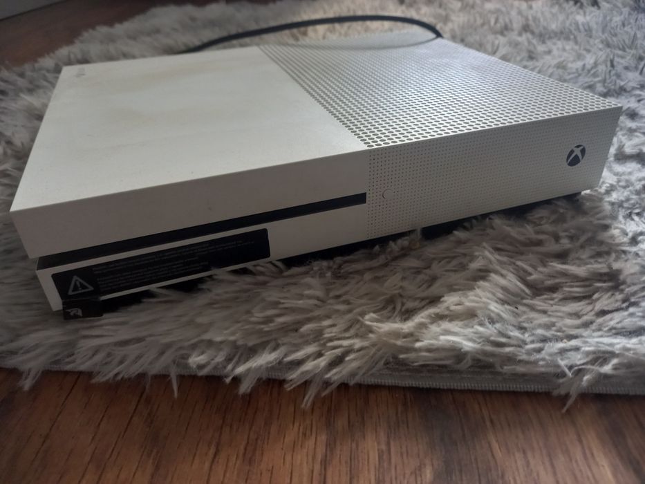 Xbox One S 1TB + gry