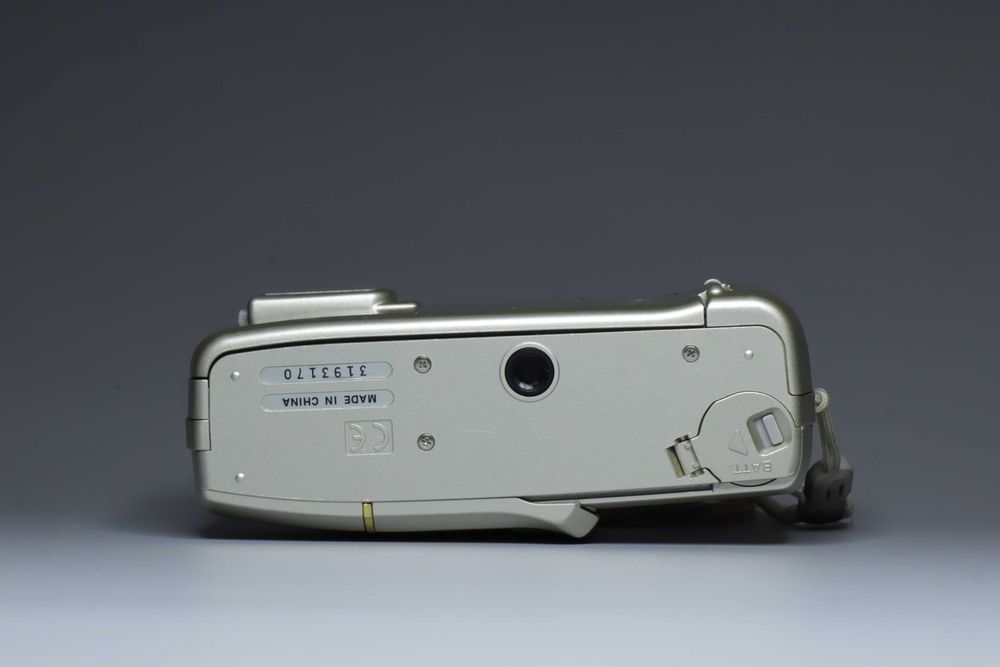 Плівковий компакт фотоапарат Nikon Lite Touch Zoom 120ED тестован