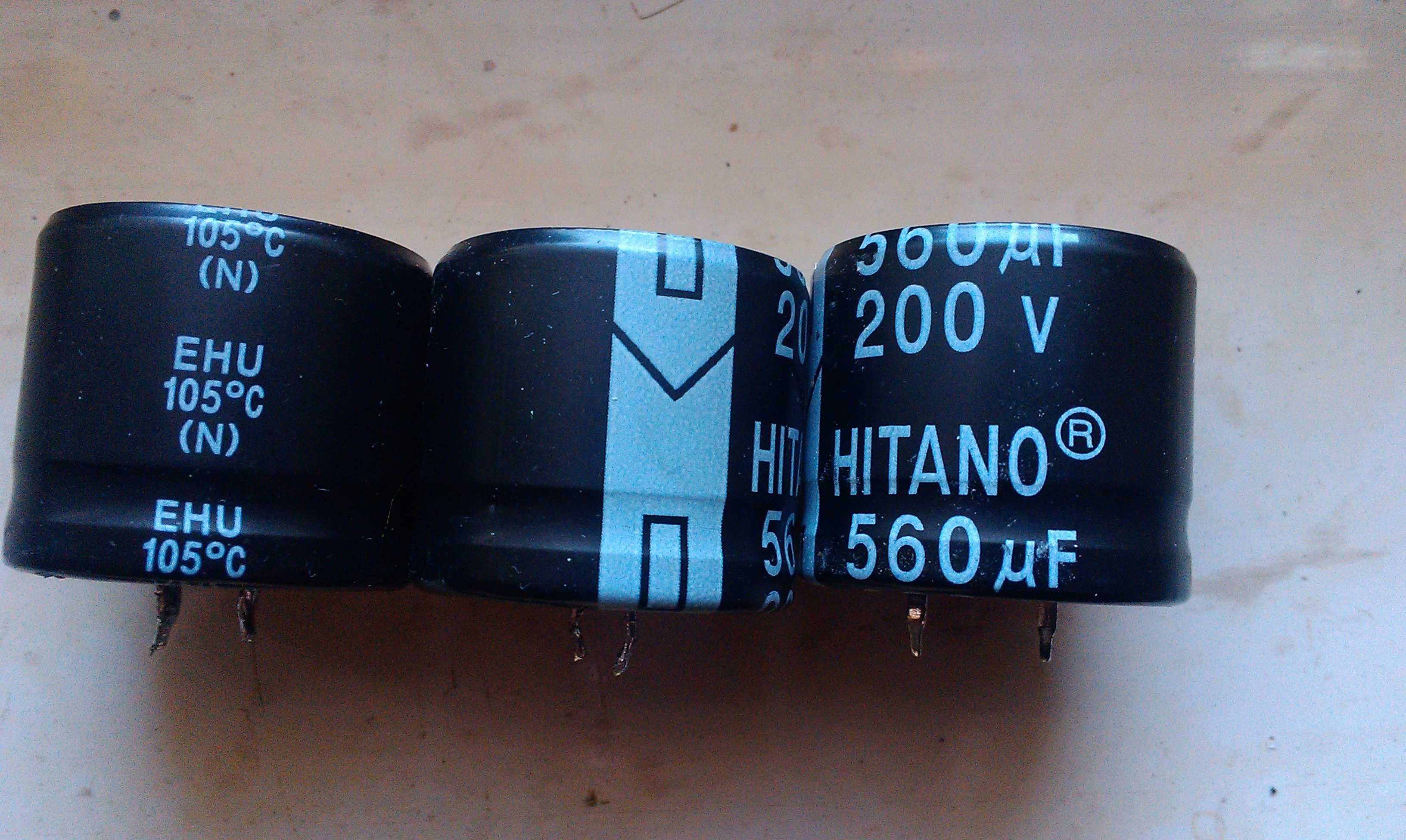 Конденсаторы  HITANO  560 µF    200V