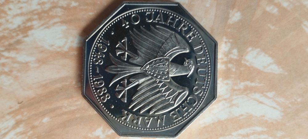 Настільна медаль 40 років німецької марки