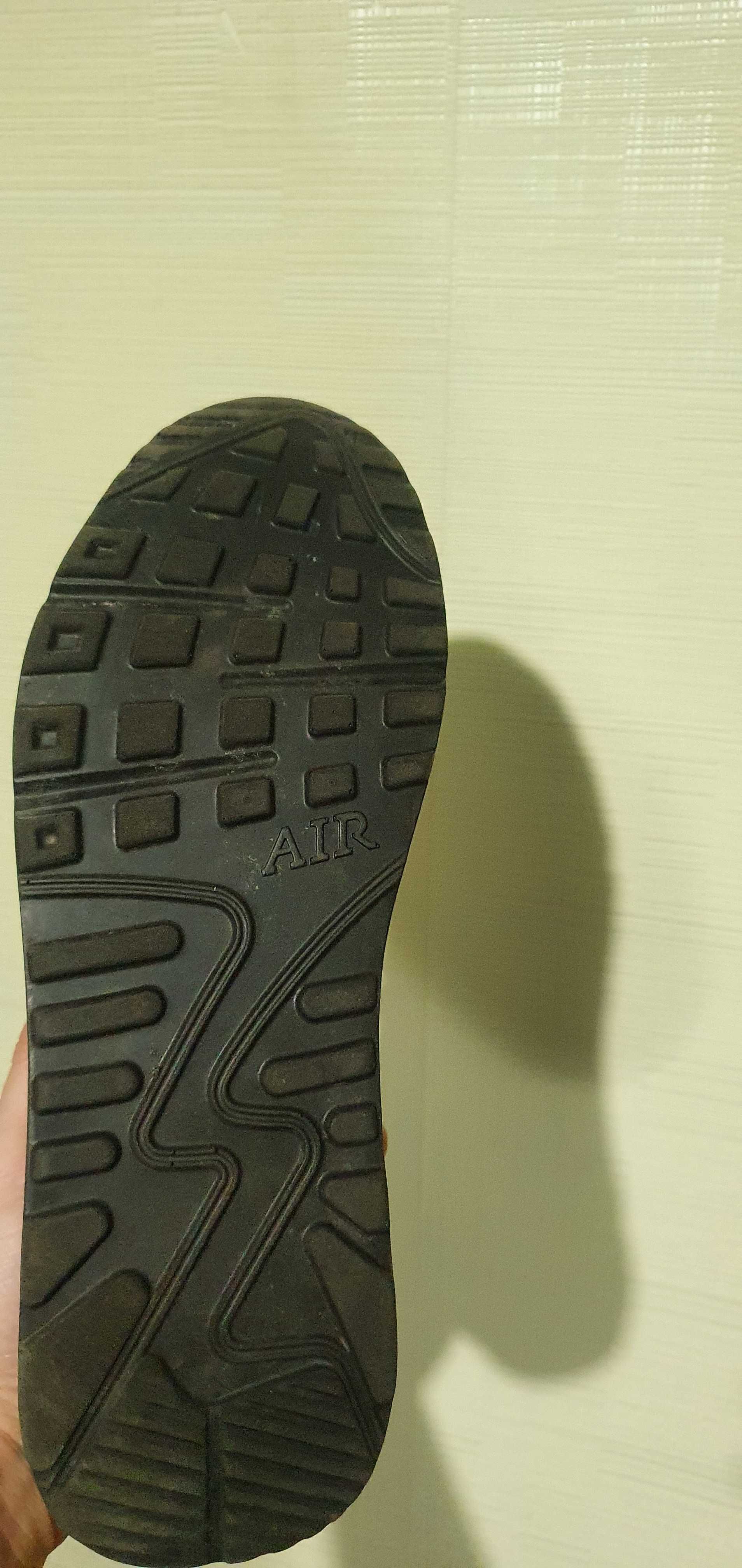 Nike Air Max  черные размер  39 по стельке 24.5 см.
