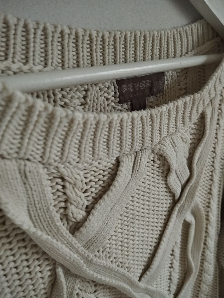 Śmietankowy sweter o ciekawym splocie r.44 Fever