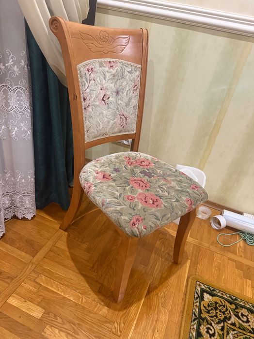 Продается раскладной деревянный стол со стульями