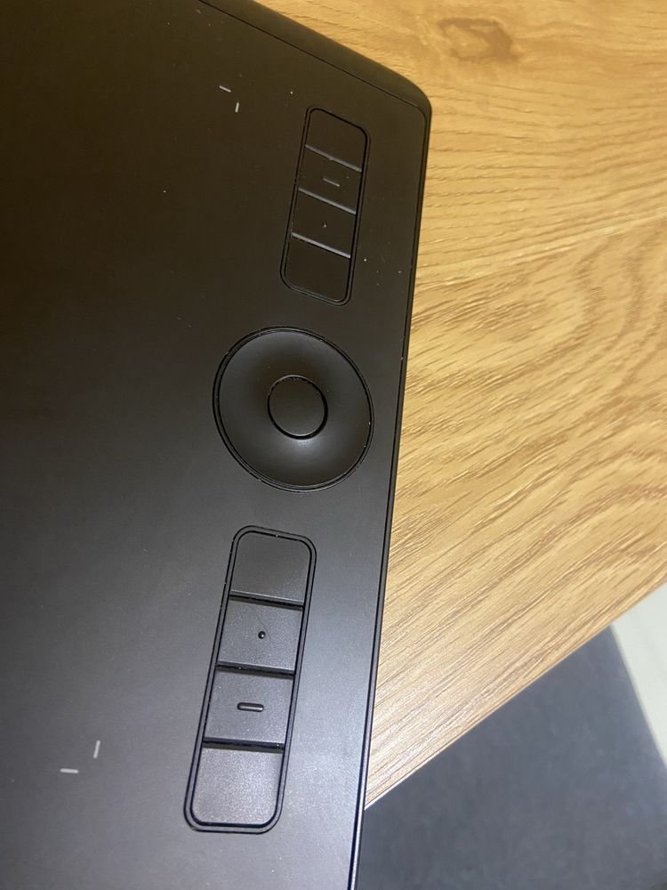 Графічний планшет Wacom Pro розмір М з пером.